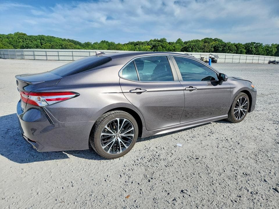2020 TOYOTA CAMRY SE 3