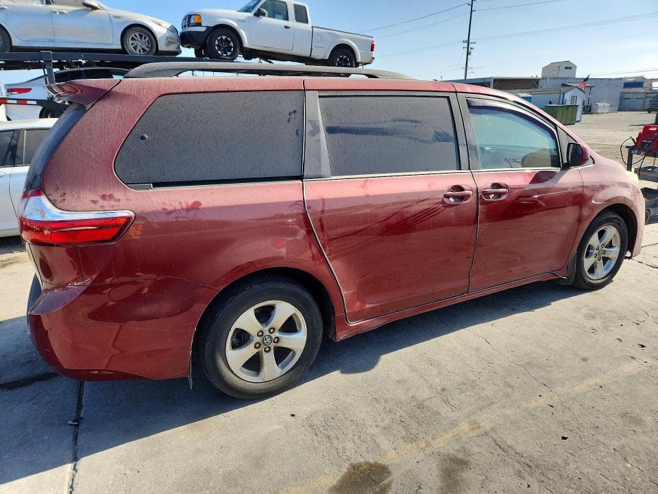 2019 TOYOTA SIENNA LE 3