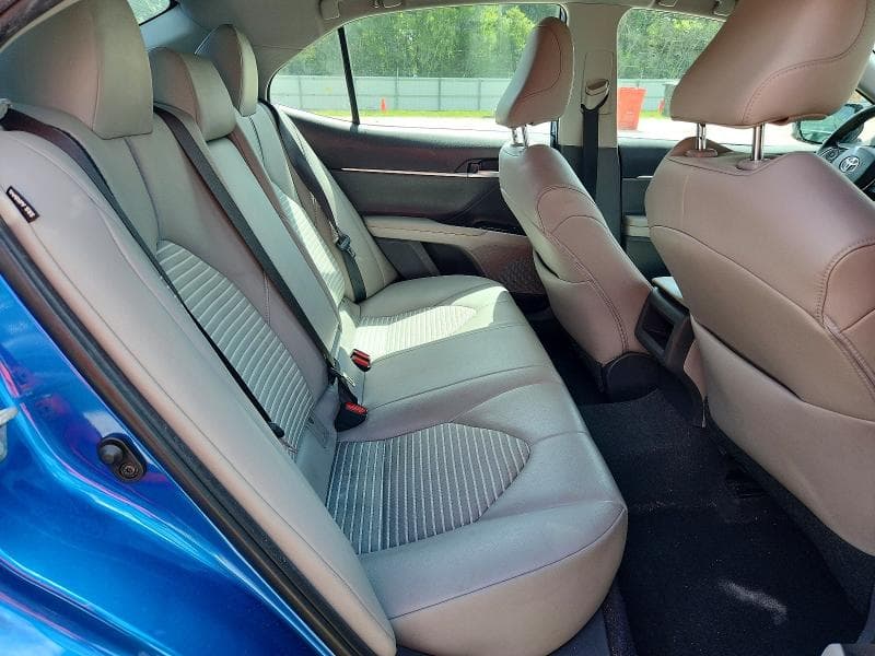 2019 TOYOTA CAMRY SE 10