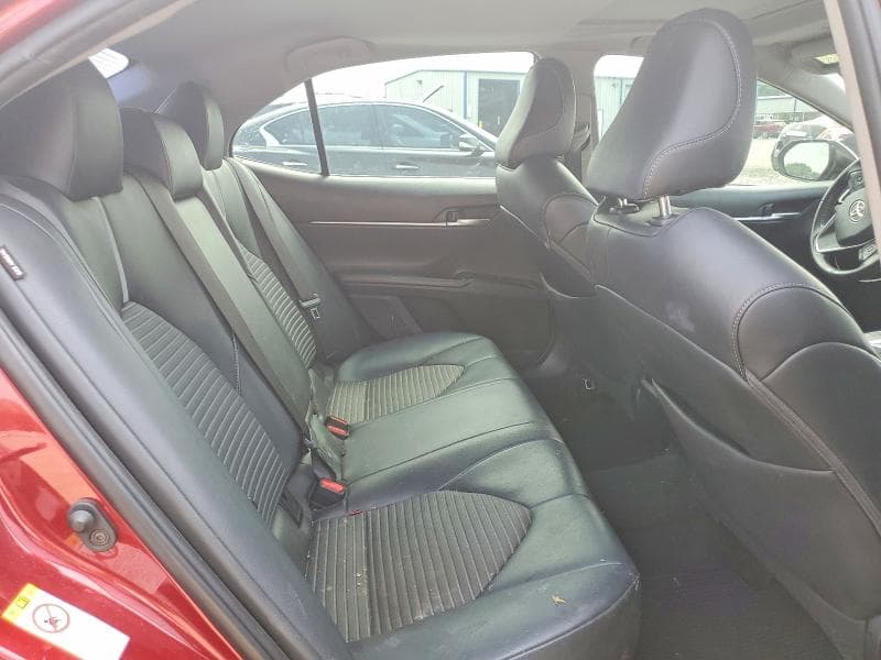 2018 TOYOTA CAMRY SE 10
