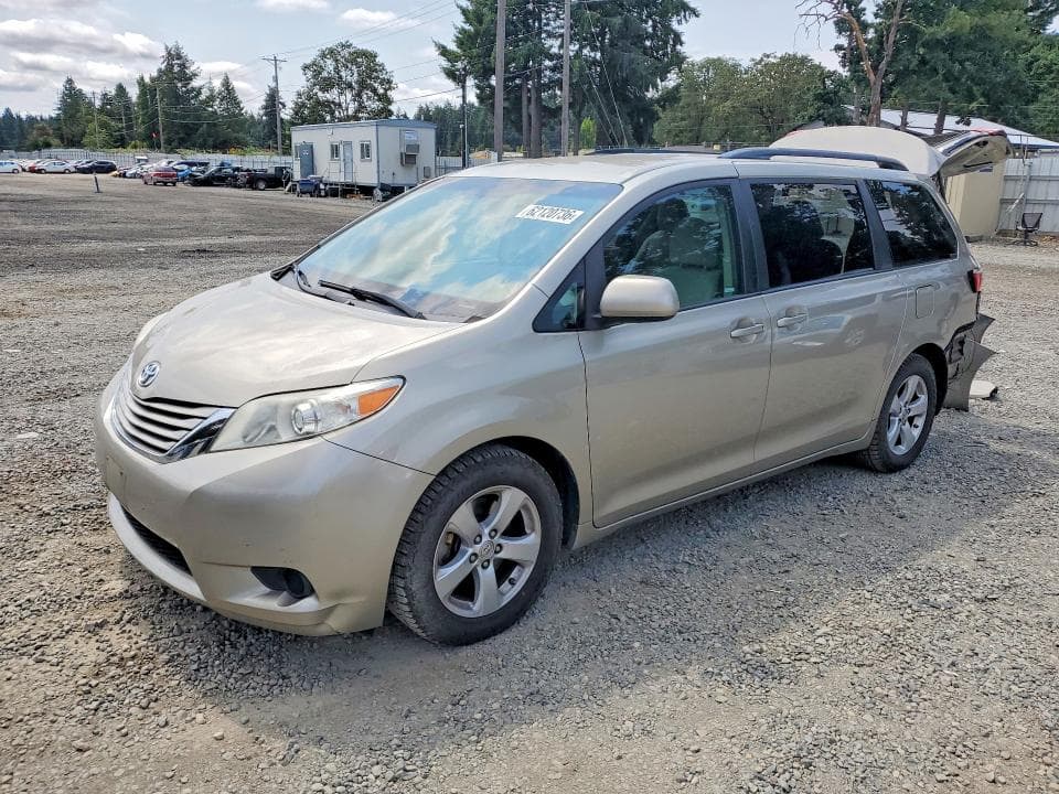 2017 TOYOTA SIENNA LE - 1