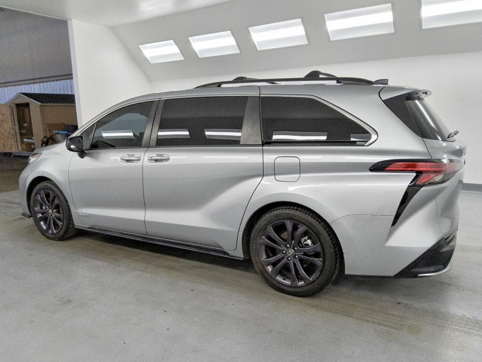2021 TOYOTA SIENNA XSE 2