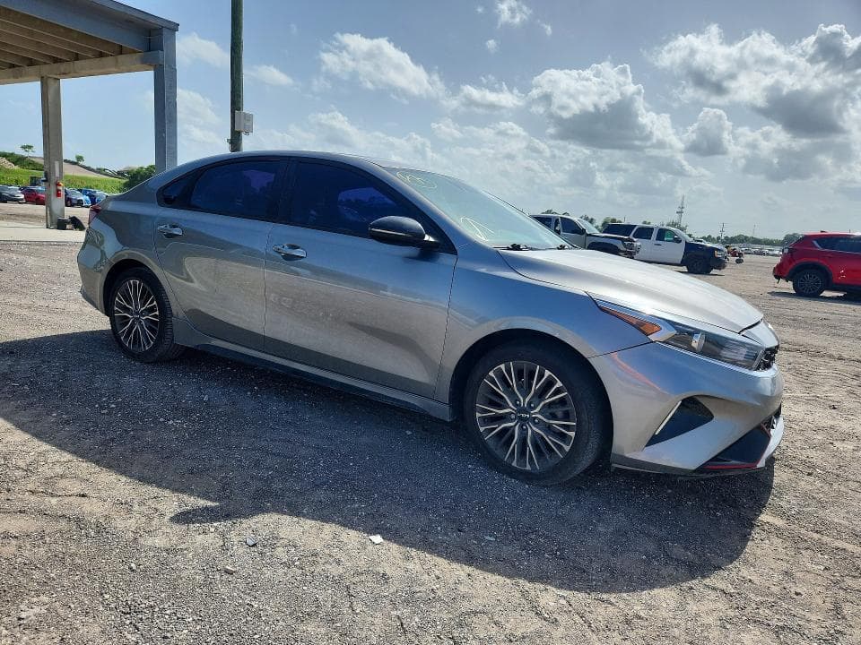 2023 KIA FORTE GT LINE 4