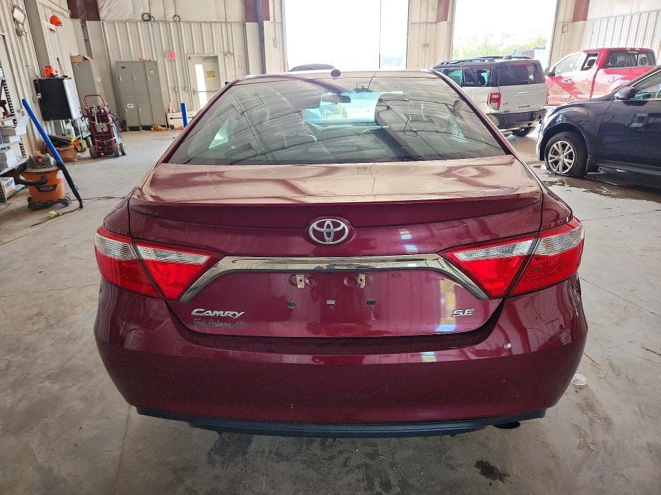2017 TOYOTA CAMRY SE 6