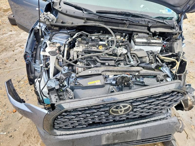 2024 TOYOTA COROLLA CROSS LE 12
