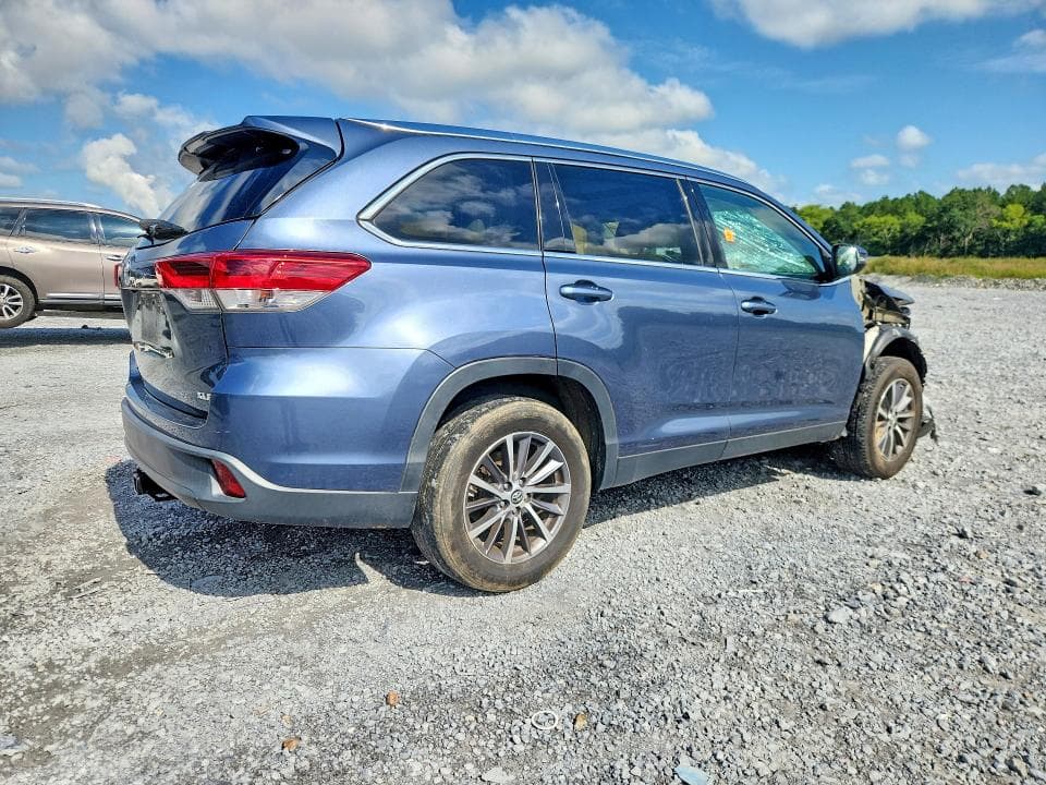 2019 TOYOTA HIGHLANDER XLE 3