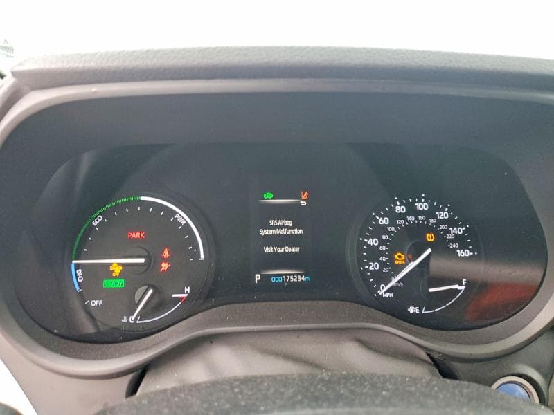 2021 TOYOTA SIENNA LE 9