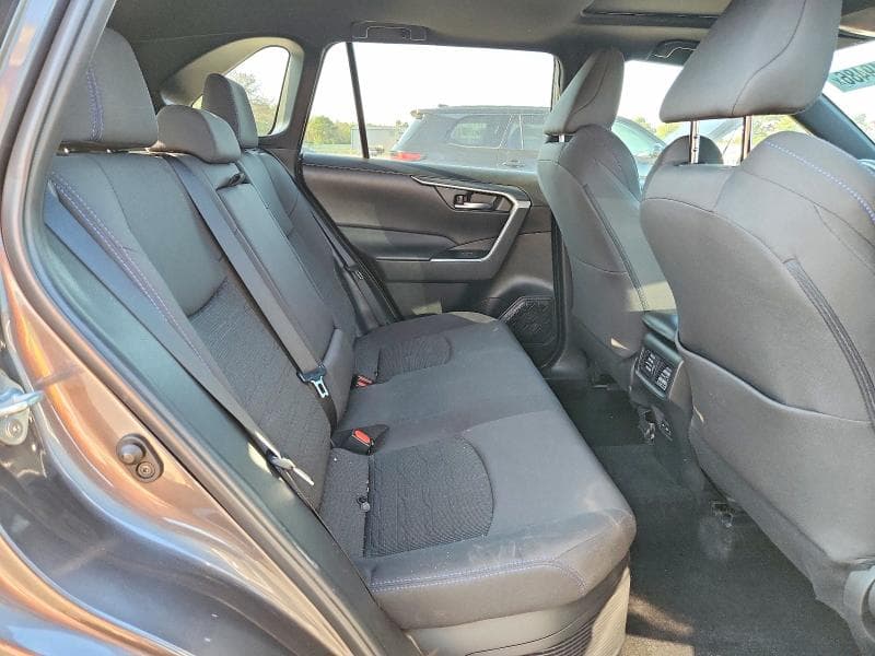 2022 TOYOTA RAV4 SE 11