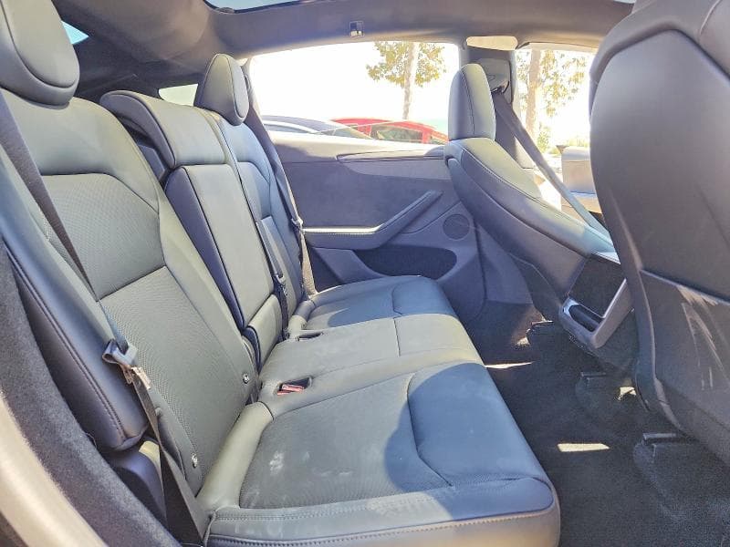2026 TESLA MODEL Y 10