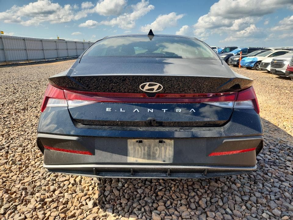 2025 HYUNDAI ELANTRA SE 6