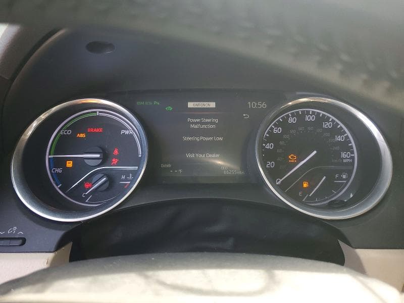 2020 TOYOTA CAMRY XLE 9