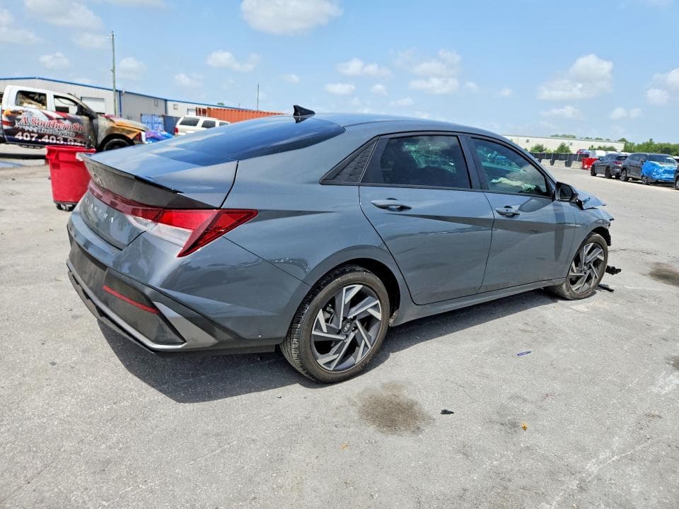 2025 HYUNDAI ELANTRA SEL SPORT 3