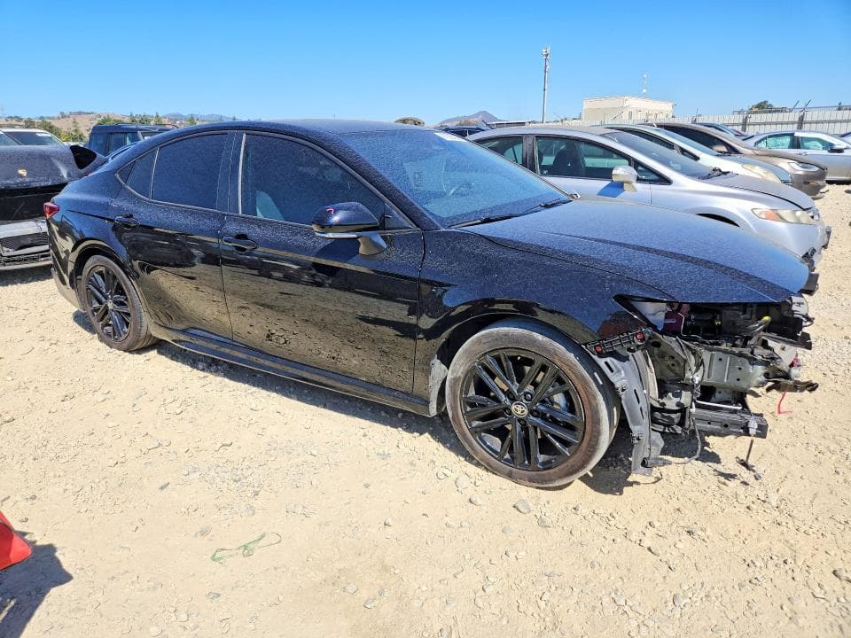 2025 TOYOTA CAMRY SE 4