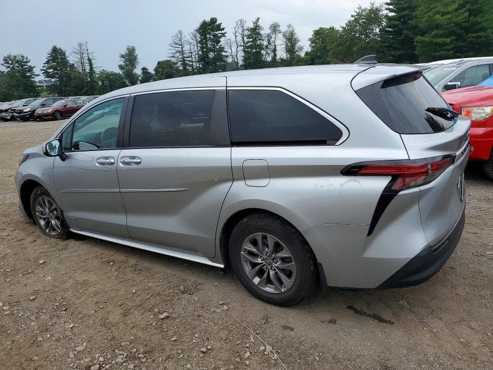 2021 TOYOTA SIENNA LE 2