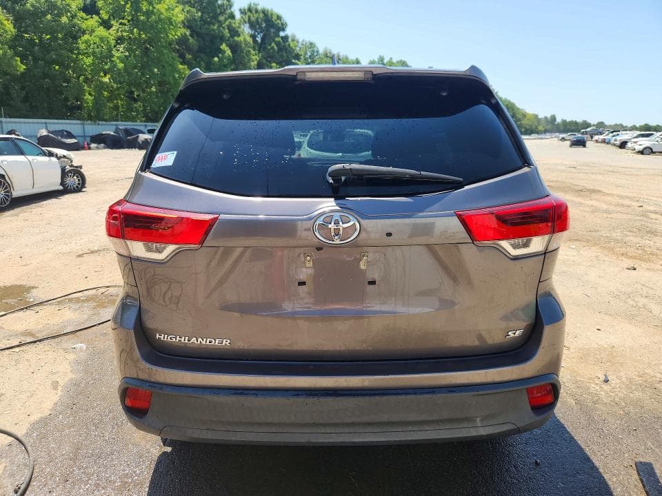 2018 TOYOTA HIGHLANDER SE 6