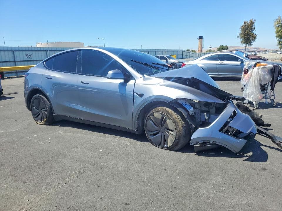 2026 TESLA MODEL Y 4