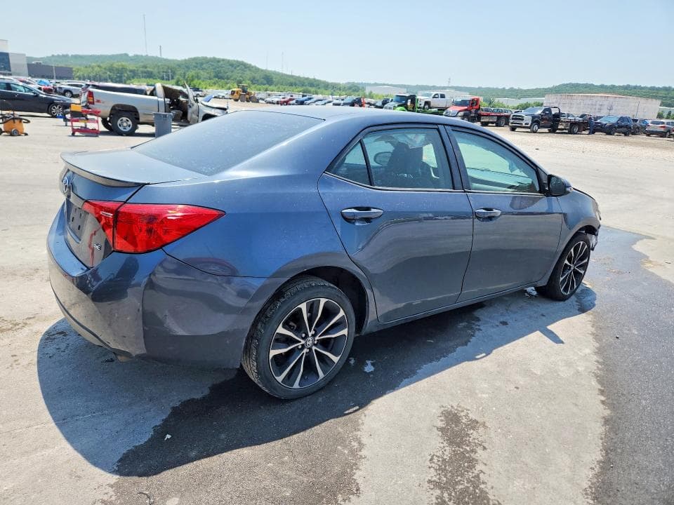2017 TOYOTA COROLLA SE 3