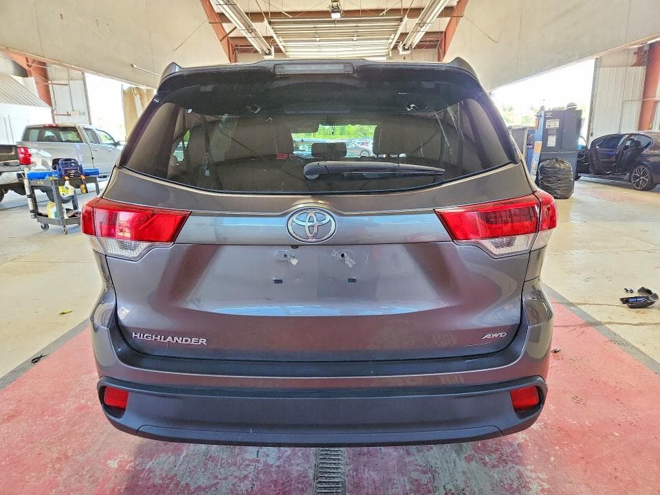 2019 TOYOTA HIGHLANDER LE 6