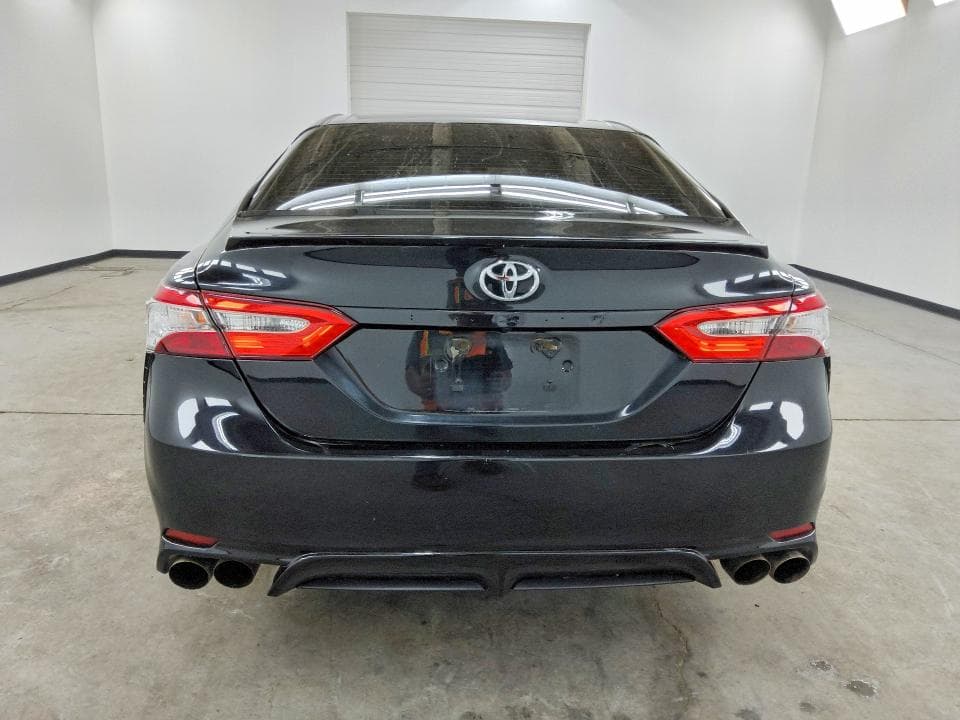 2018 TOYOTA CAMRY SE 6