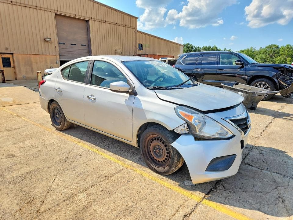 2017 NISSAN VERSA 1.6 SV 4