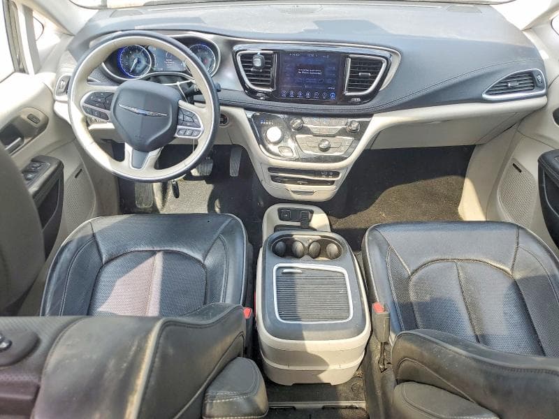 2017 CHRYSLER PACIFICA LIMITED 8