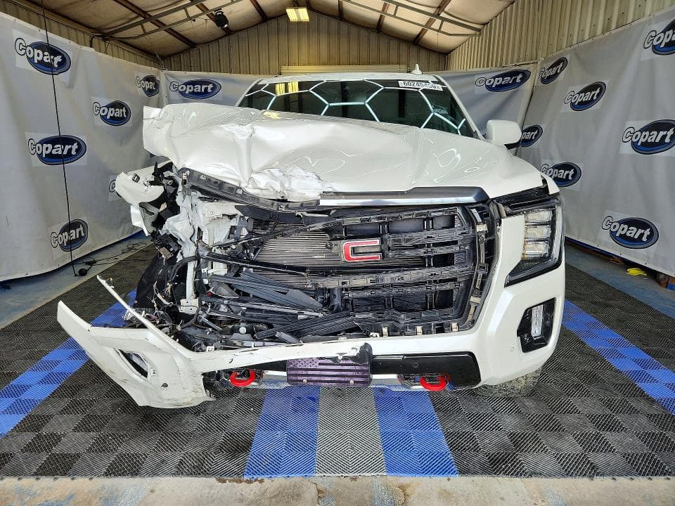 2022 GMC YUKON AT4 5