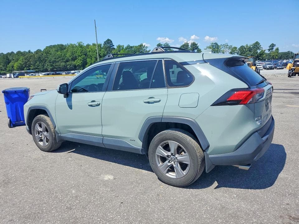 2022 TOYOTA RAV4 XLE 2