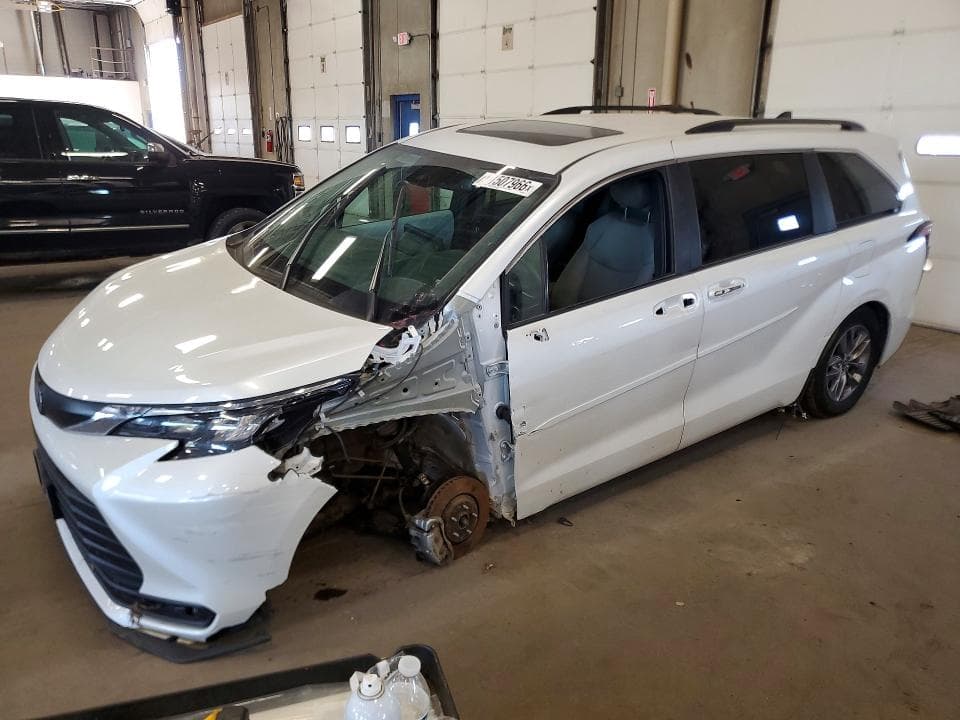 2025 TOYOTA SIENNA XLE 7-PASSENGER - 1