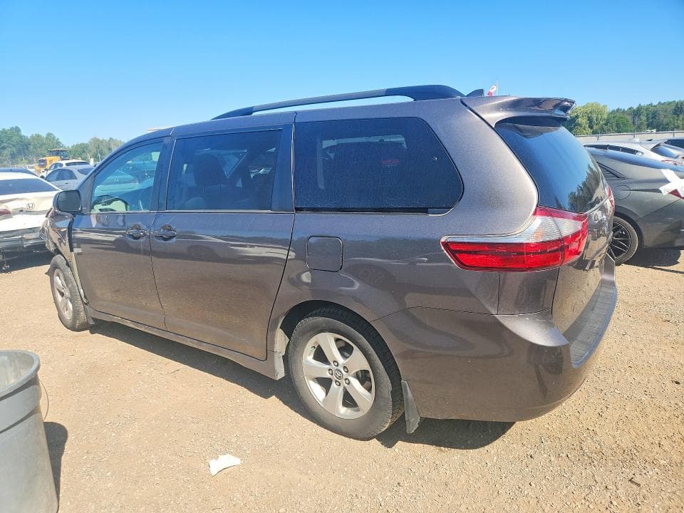 2019 TOYOTA SIENNA LE 2