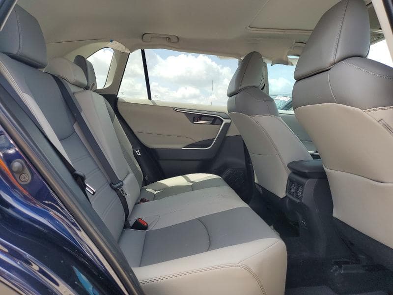 2025 TOYOTA RAV4 XLE PREMIUM 11