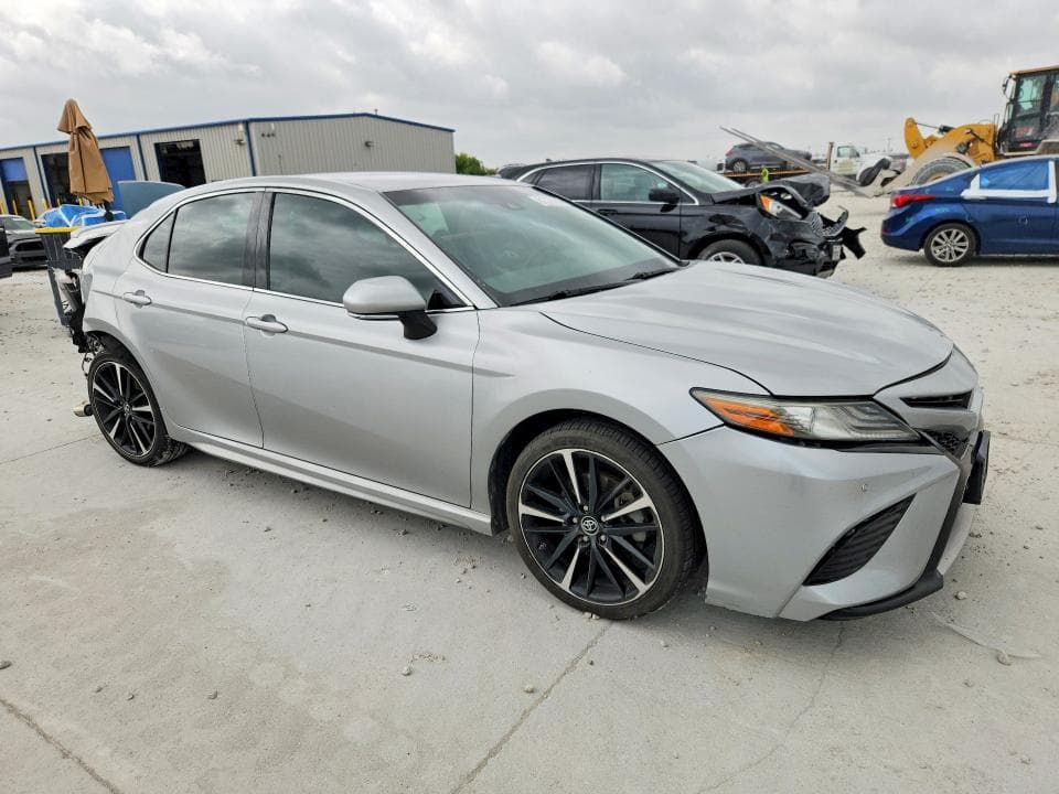 2018 TOYOTA CAMRY XSE 4