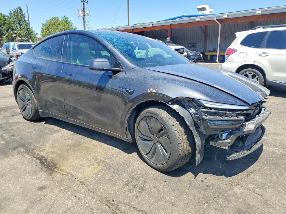 2026 TESLA MODEL Y 4
