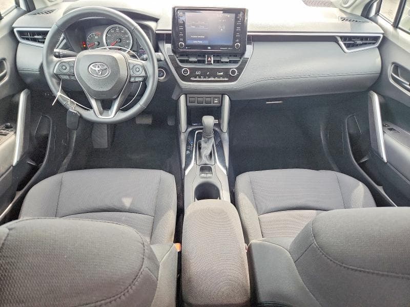 2022 TOYOTA COROLLA CROSS LE 8