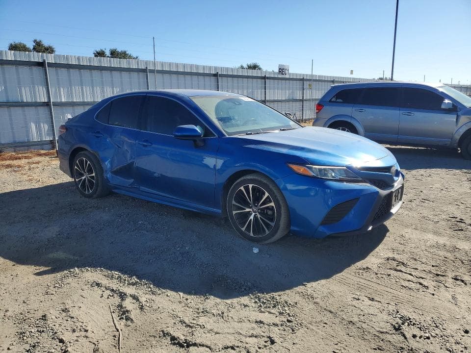 2019 TOYOTA CAMRY SE 4