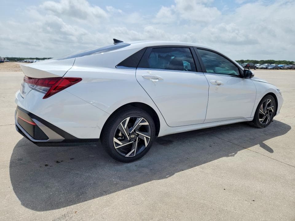 2024 HYUNDAI ELANTRA SEL 3
