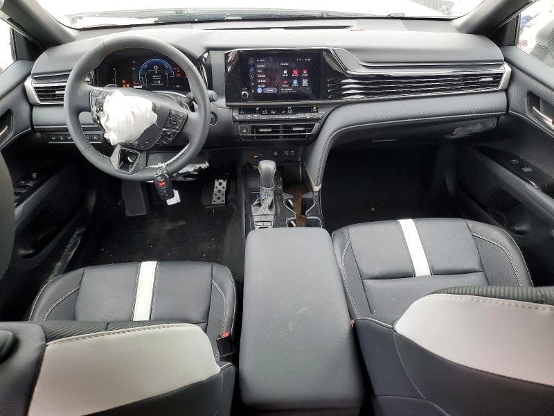 2025 TOYOTA CAMRY SE 8