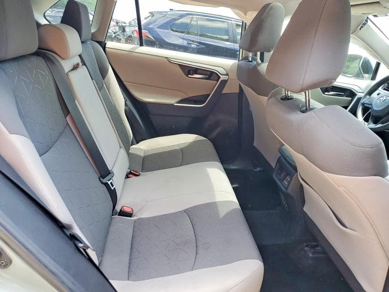 2020 TOYOTA RAV4 XLE 11