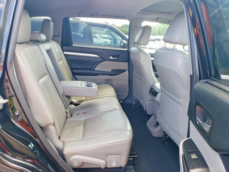 2019 TOYOTA HIGHLANDER XLE 11