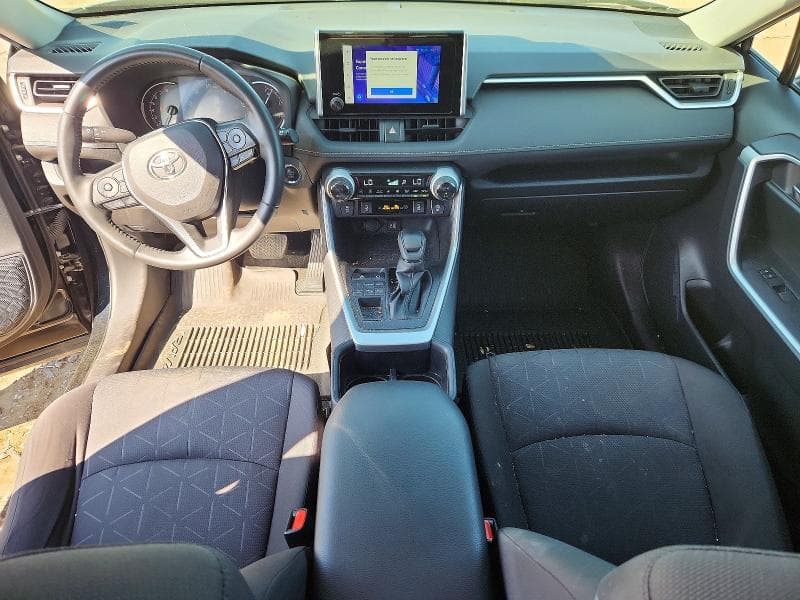 2023 TOYOTA RAV4 XLE 8