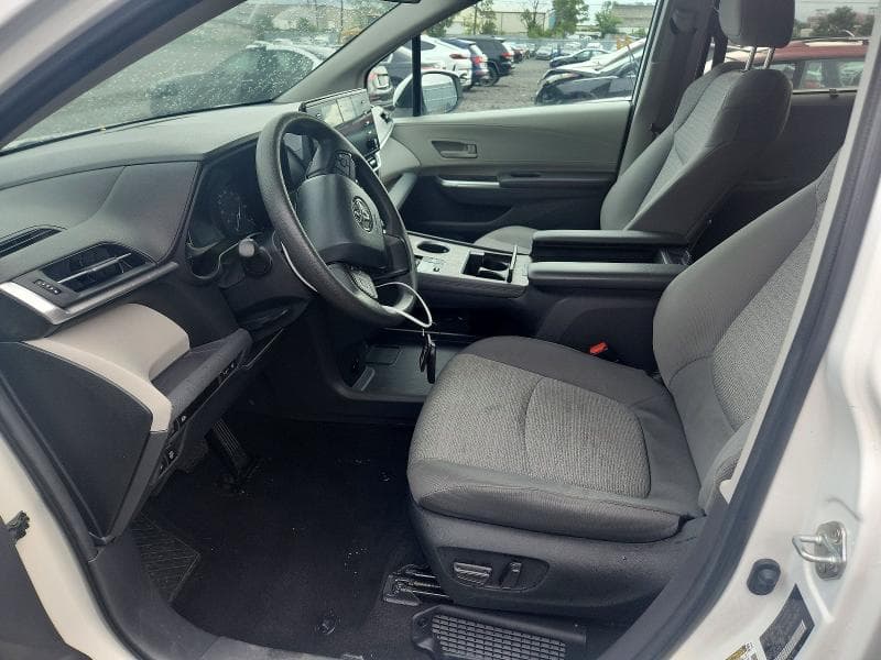 2024 TOYOTA SIENNA LE 7