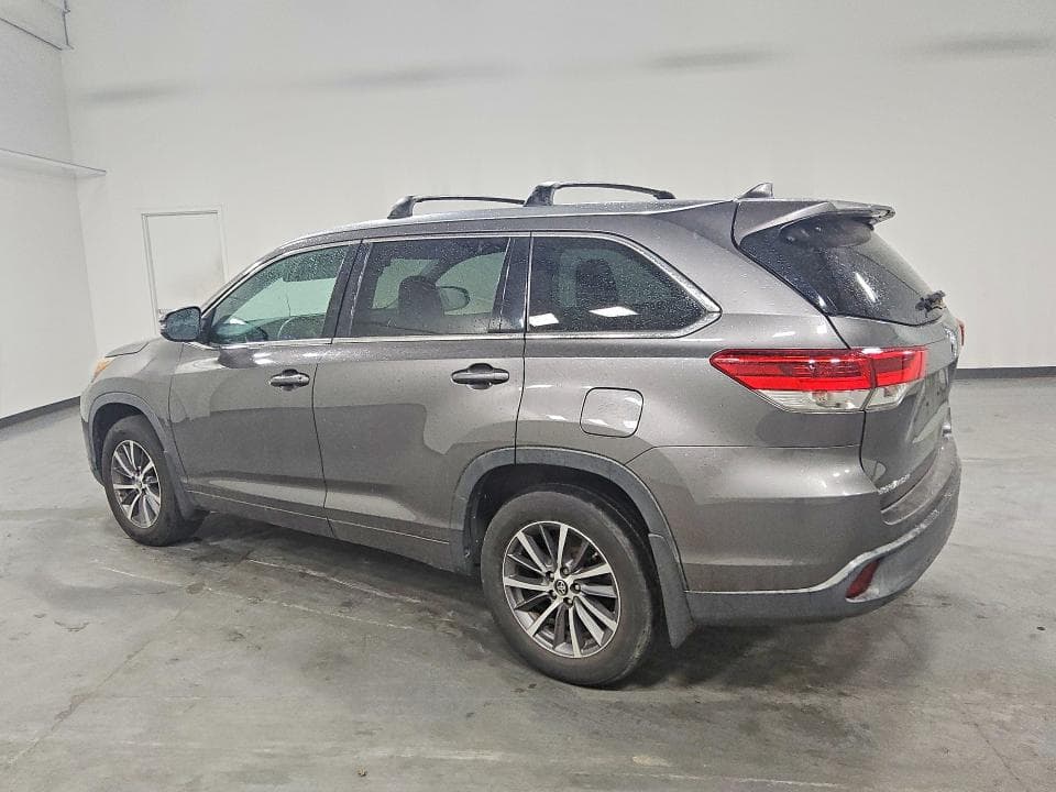 2018 TOYOTA HIGHLANDER XLE 2