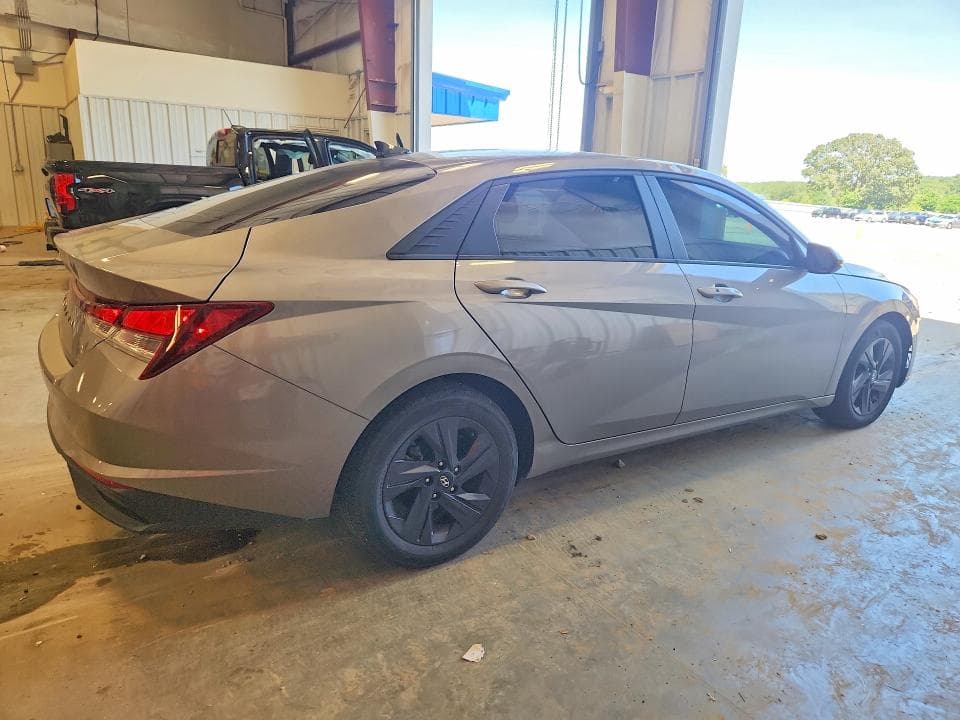 2022 HYUNDAI ELANTRA SEL 3