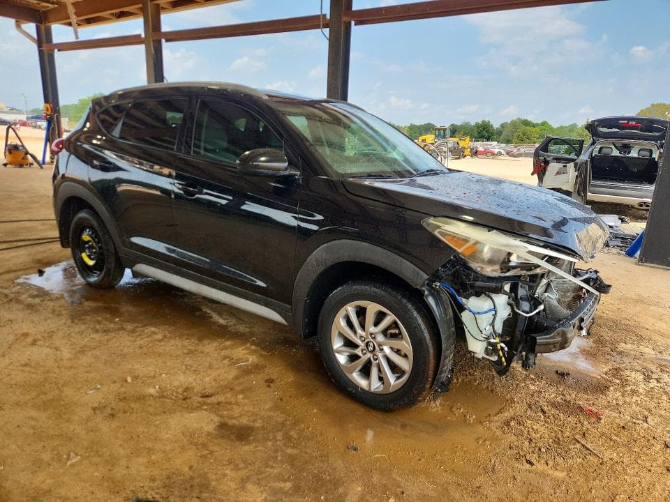 2017 HYUNDAI TUCSON SE 4
