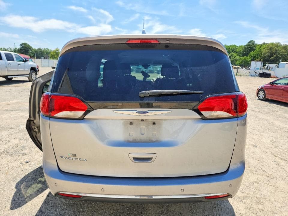 2020 CHRYSLER PACIFICA TOURING L 6