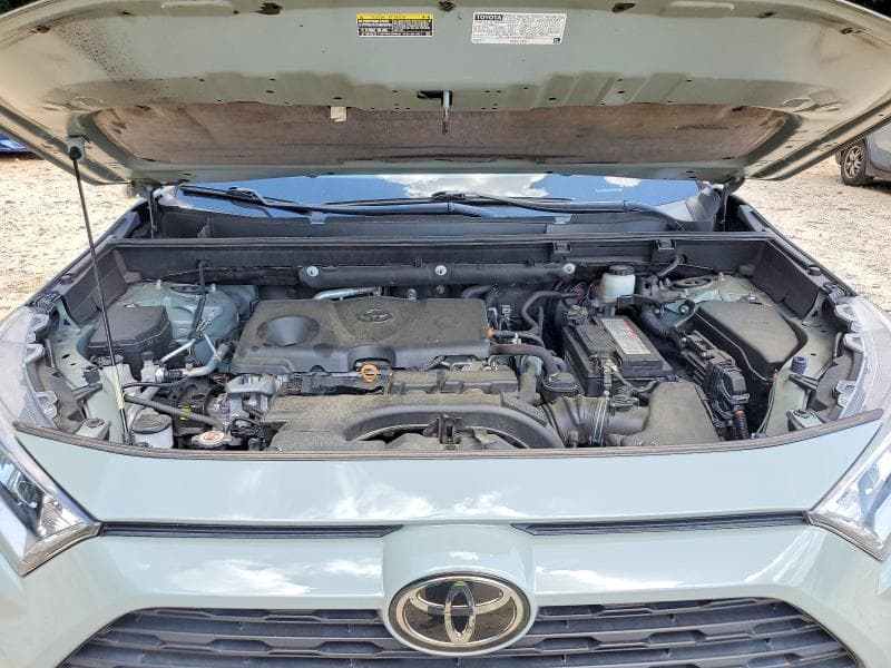2020 TOYOTA RAV4 XLE 12