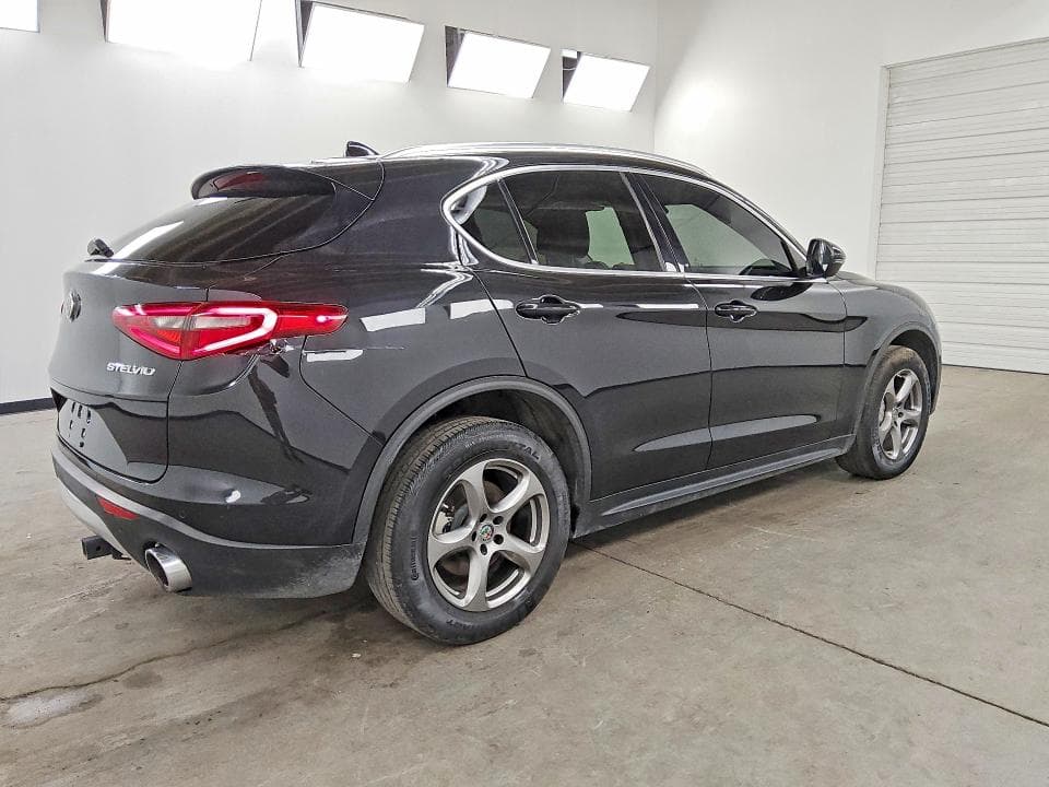 2021 ALFA ROMEO STELVIO SPORT 3