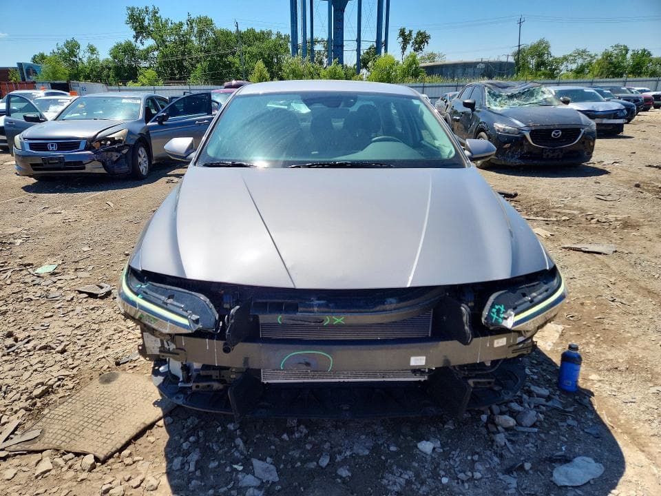 2025 HYUNDAI ELANTRA SE 5