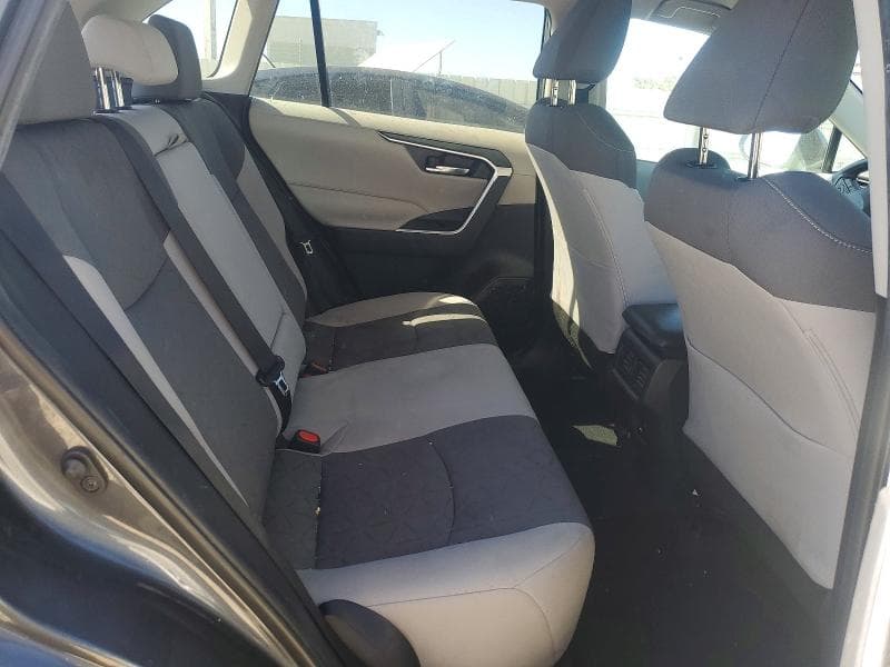 2021 TOYOTA RAV4 XLE 11
