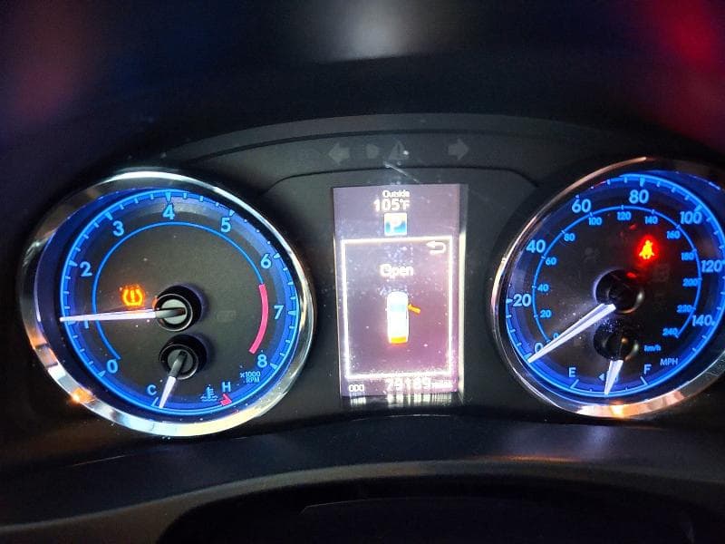2018 TOYOTA COROLLA SE 9