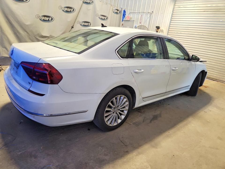 2017 VOLKSWAGEN PASSAT SE 3